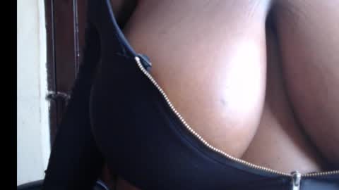 Snapshot of hot_choco2 chatting on September 16, 2025, 9:43 am Coco online show from September 16, 2025, 9:43 am