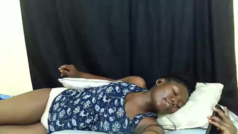 Milly online show from December 4, 2025, 7:06 am