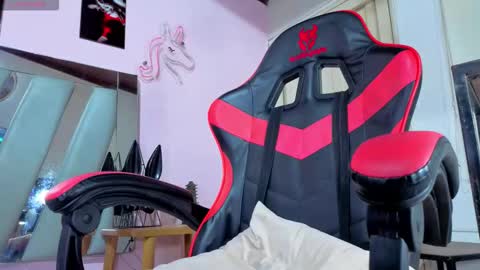 Snapshot of hot_destinyk chatting on February 22, 2026, 10:19 pm destinyk online show from February 22, 2026, 10:19 pm