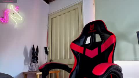 Snapshot of hot_destinyk chatting on April 10, 2026, 4:12 pm destinyk online show from April 10, 2026, 4:12 pm