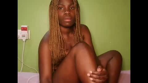 Snapshot of hot_latifah chatting on October 19, 2025, 10:10 pm hot_latifah online show from October 19, 2025, 10:10 pm