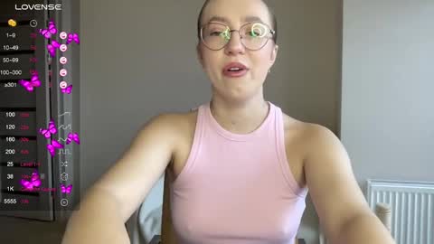 Snapshot of hot_lliinns chatting on December 5, 2024, 8:33 am Lina online show from December 5, 2024, 8:33 am