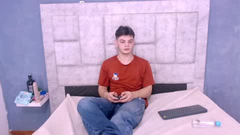 Hot Couple  online show from January 5, 2025, 7:07 pm