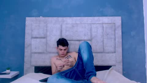 Hot Couple  online show from January 12, 2025, 6:59 pm