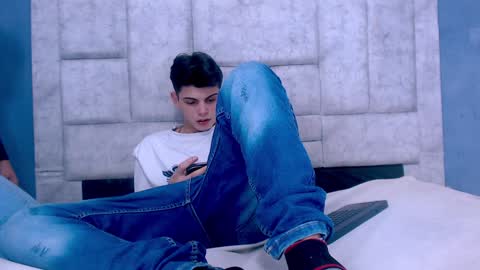 Hot Couple  online show from January 13, 2025, 1:02 am