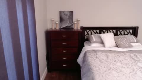 Snapshot of hot_milfy_mom chatting on September 28, 2025, 12:38 am Rose Redwood online show from September 28, 2025, 12:38 am