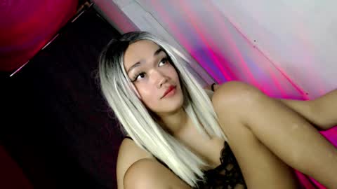 hot_moma69 online show from April 6, 2026, 4:52 pm