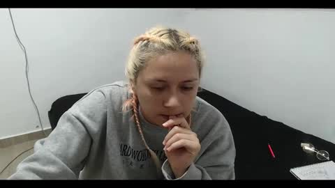 Snapshot of hot_mommymia chatting on January 11, 2025, 11:35 pm Mia online show from January 11, 2025, 11:35 pm