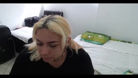 Snapshot of hot_mommymia chatting on January 20, 2025, 6:32 pm Mia online show from January 20, 2025, 6:32 pm