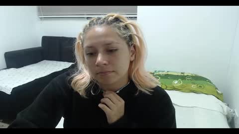 Snapshot of hot_mommymia chatting on January 25, 2025, 2:47 am Mia online show from January 25, 2025, 2:47 am