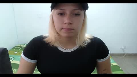 Snapshot of hot_mommymia chatting on February 9, 2025, 1:25 pm Mia online show from February 9, 2025, 1:25 pm