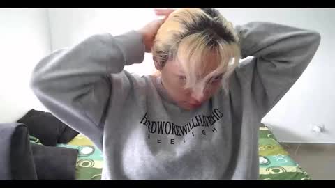 Snapshot of hot_mommymia chatting on February 15, 2025, 12:33 pm Mia online show from February 15, 2025, 12:33 pm