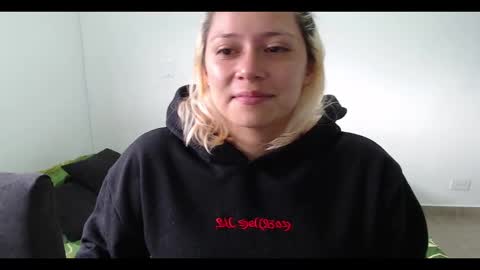 Snapshot of hot_mommymia chatting on February 16, 2025, 12:54 pm Mia online show from February 16, 2025, 12:54 pm