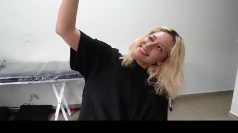 Snapshot of hot_mommymia chatting on March 3, 2025, 3:53 pm Mia online show from March 3, 2025, 3:53 pm