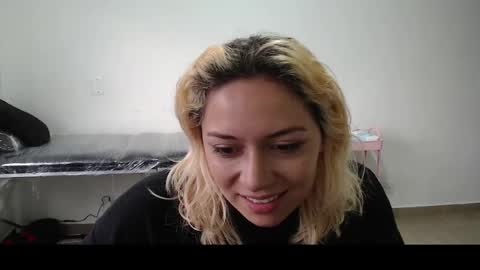 Snapshot of hot_mommymia chatting on March 4, 2025, 12:12 pm Mia online show from March 4, 2025, 12:12 pm