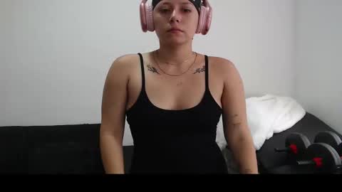 Snapshot of hot_mommymia chatting on March 5, 2025, 3:07 pm Mia online show from March 5, 2025, 3:07 pm