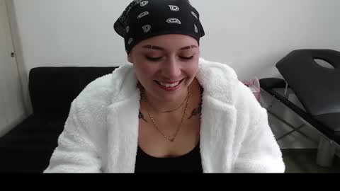 Snapshot of hot_mommymia chatting on March 5, 2025, 6:12 pm Mia online show from March 5, 2025, 6:12 pm