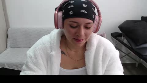 Snapshot of hot_mommymia chatting on March 6, 2025, 3:56 pm Mia online show from March 6, 2025, 3:56 pm