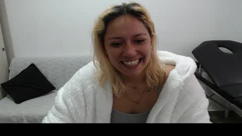 Snapshot of hot_mommymia chatting on March 7, 2025, 2:12 pm Mia online show from March 7, 2025, 2:12 pm