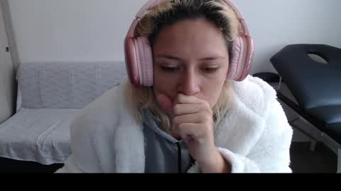 Snapshot of hot_mommymia chatting on March 8, 2025, 12:52 pm Mia online show from March 8, 2025, 12:52 pm