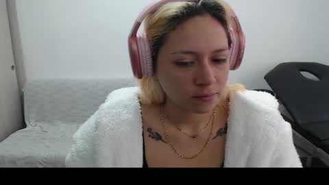 Snapshot of hot_mommymia chatting on March 9, 2025, 1:26 pm Mia online show from March 9, 2025, 1:26 pm