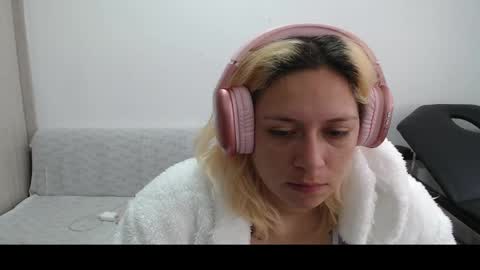 Snapshot of hot_mommymia chatting on March 10, 2025, 4:03 pm Mia online show from March 10, 2025, 4:03 pm