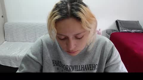 Snapshot of hot_mommymia chatting on March 12, 2025, 12:47 pm Mia online show from March 12, 2025, 12:47 pm