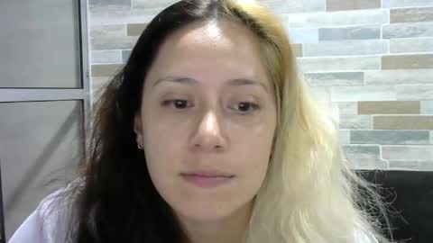 Snapshot of hot_mommymia chatting on September 12, 2025, 12:22 am Mia online show from September 12, 2025, 12:22 am