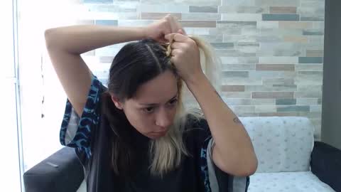 Snapshot of hot_mommymia chatting on October 5, 2025, 1:09 pm Mia online show from October 5, 2025, 1:09 pm