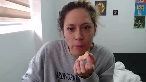 Snapshot of hot_mommymia chatting on October 12, 2025, 1:54 pm Mia online show from October 12, 2025, 1:54 pm