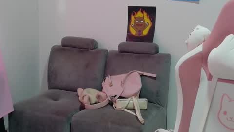 Mia online show from March 13, 2026, 8:04 pm