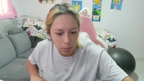 Mia online show from April 20, 2026, 1:03 pm