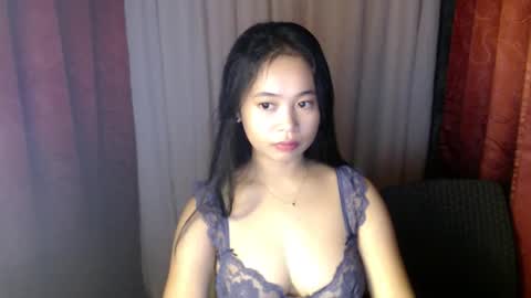 Snapshot of hot_pinayyy chatting on December 3, 2025, 8:23 am hot_pinayyy online show from December 3, 2025, 8:23 am