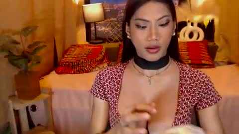 Julli Anna online show from April 24, 2026, 6:16 am