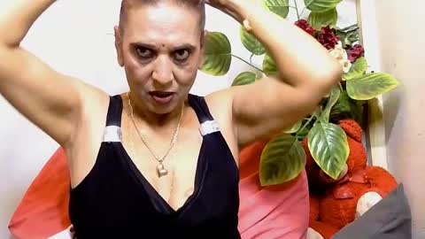 hot queen online show from July 26, 2026, 8:32 am