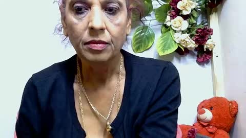hot queen online show from July 27, 2026, 4:52 am