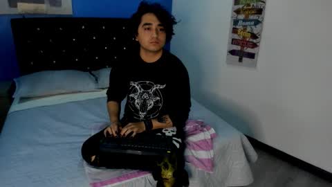 Snapshot of hotapollo chatting on October 14, 2025, 12:50 pm HotApollo online show from October 14, 2025, 12:50 pm