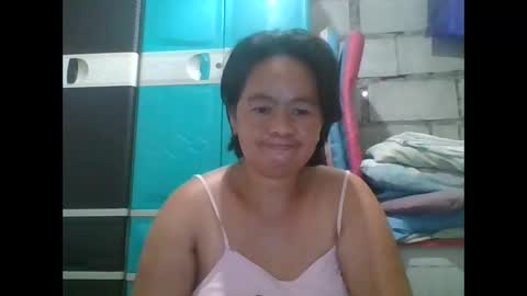 Snapshot of hotchicks4uxx chatting on February 16, 2026, 1:35 am hotchicks4uxx online show from February 16, 2026, 1:35 am