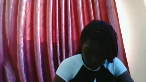 Snapshot of hotcutetracie chatting on November 26, 2025, 12:28 pm VICTORIA online show from November 26, 2025, 12:28 pm