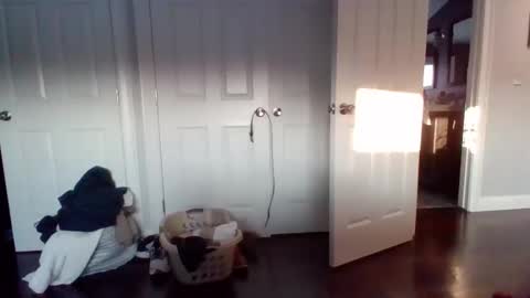 hotdog1124 online show from February 11, 2026, 12:32 pm