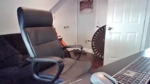 hotdog1124 online show from February 27, 2026, 12:49 pm