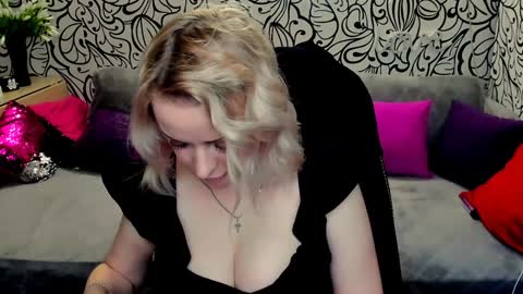 Snapshot of hotdreamhere chatting on January 30, 2025, 11:33 am Alice online show from January 30, 2025, 11:33 am