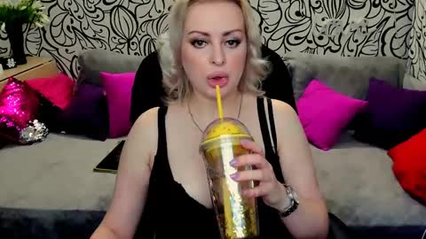 Snapshot of hotdreamhere chatting on February 11, 2025, 11:10 am Alice online show from February 11, 2025, 11:10 am