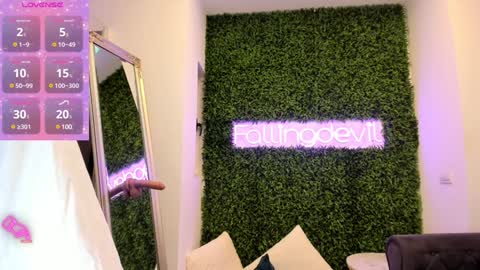 hotfallingdevil online show from February 6, 2025, 5:46 am