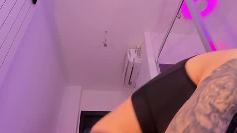 hotfallingdevil online show from February 20, 2026, 6:19 am