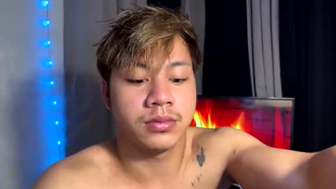 Snapshot of hotfucker_drei chatting on November 16, 2025, 8:36 pm hotfucker_drei online show from November 16, 2025, 8:36 pm