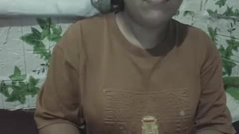 hotiemorenagurl18 online show from April 10, 2026, 1:05 pm