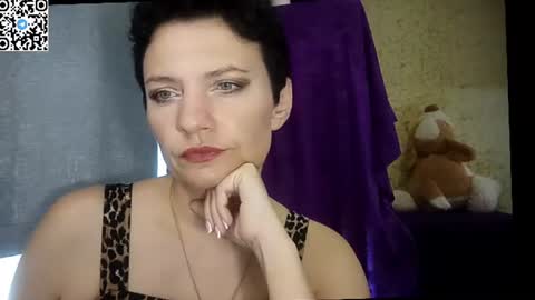 Snapshot of hotmamaqueen234 chatting on June 15, 2026, 7:21 am hotmamaqueen234 online show from June 15, 2026, 7:21 am