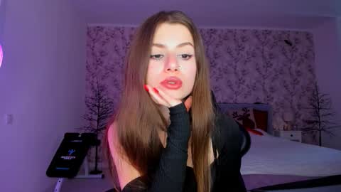 hotmolly_ online show from February 11, 2026, 2:11 pm