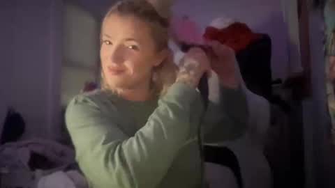 Snapshot of hotmommy1551 chatting on November 14, 2025, 6:56 am Hannah Montana online show from November 14, 2025, 6:56 am